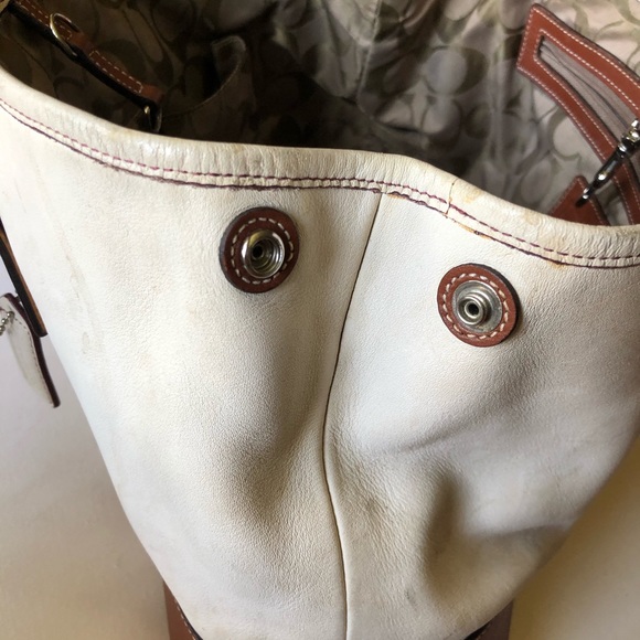 Vintage Coach White Leather “Hampton” Handbag - Picture 11 of 15